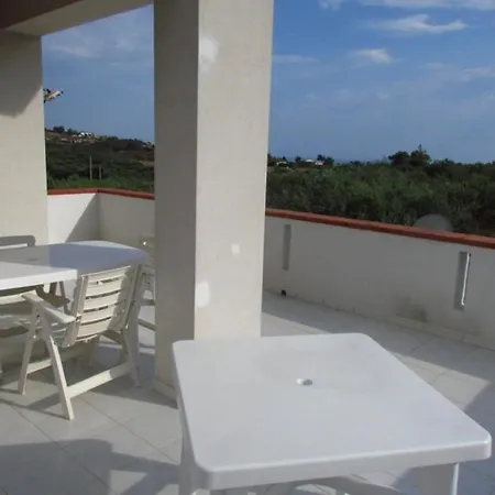Casa Vacanze A Mare Tatil Evi *
